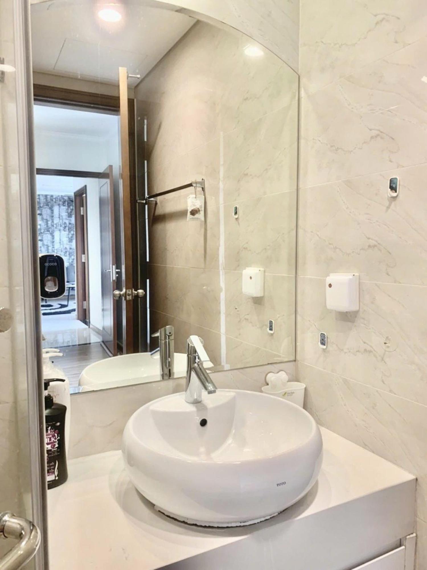 Mott Haven Apart - Vinhomes Central Park, Landmark 81 Area & Ice Rink 호치민 외부 사진